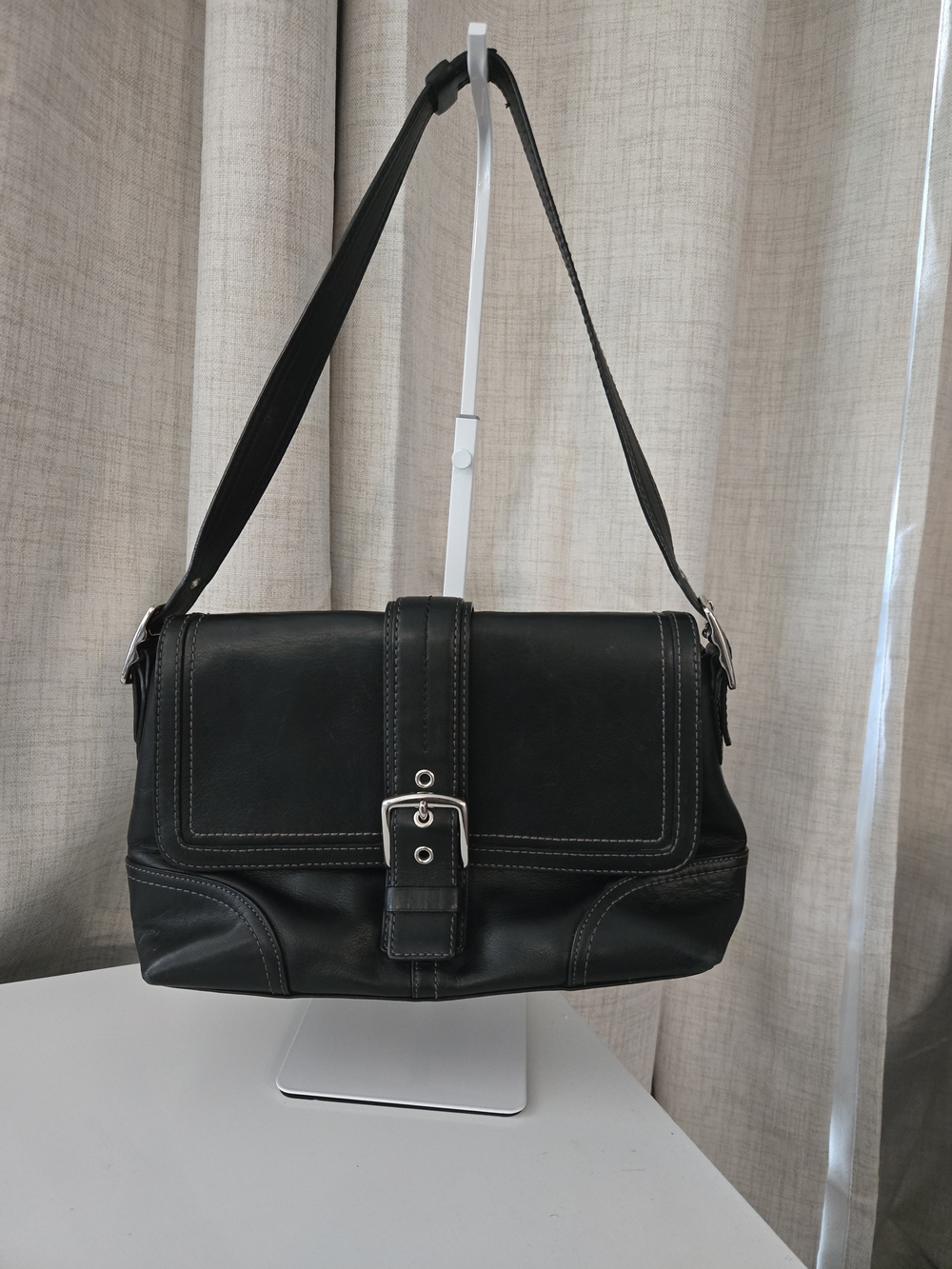 Y2K VINTAGE Coach Hampton
Buckle Flap shoulder Bag - Black